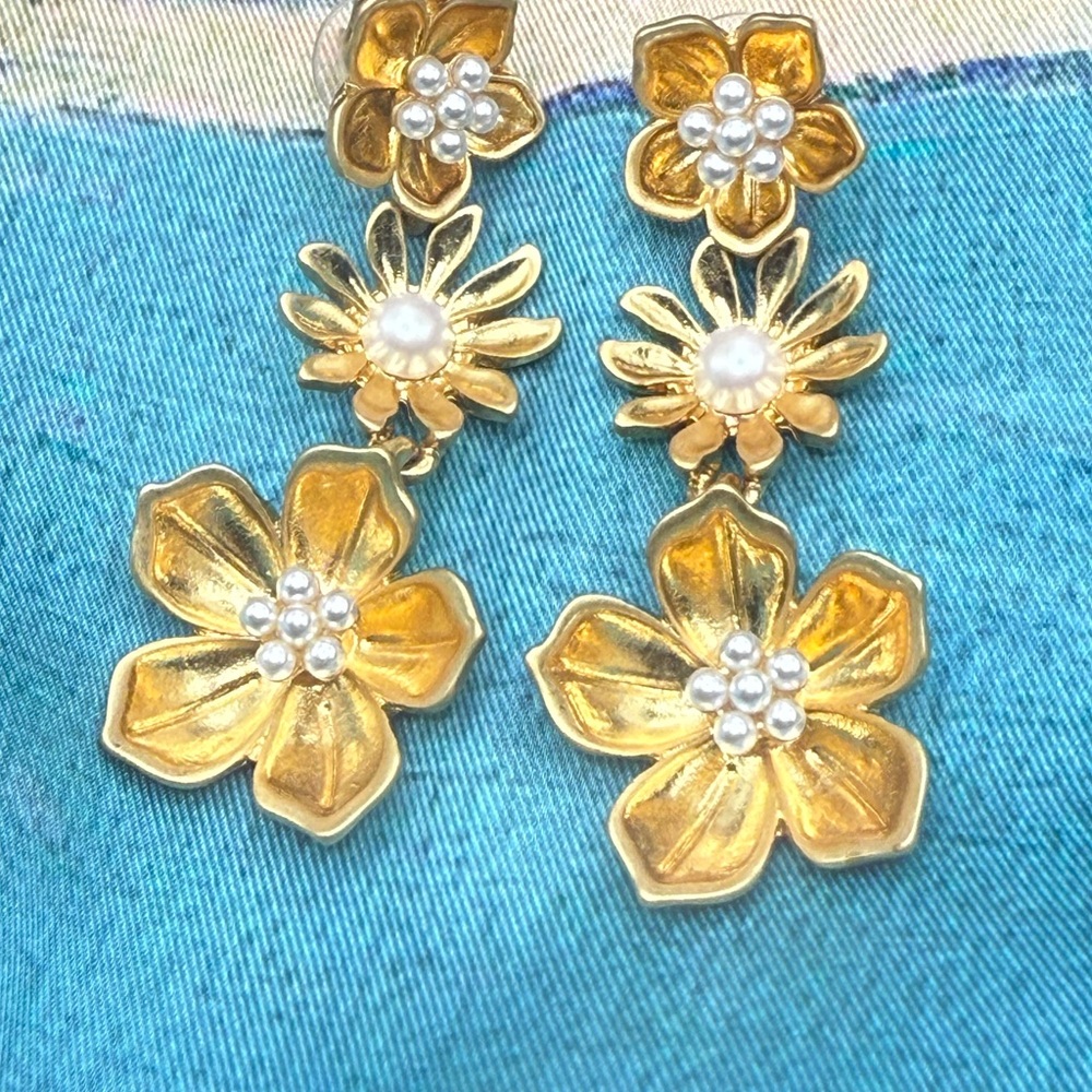 Oscar De La Renta Gold Floral Drop Earrings